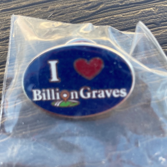 📌Billion Graves Collection 3 tac pins new in package - Picture 2 of 8